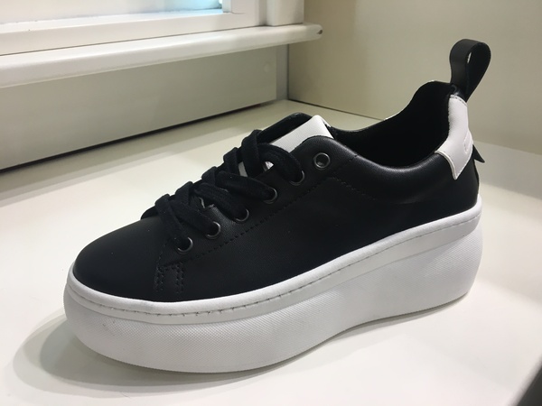 VITAMINA TU. Sneaker in pelle. Zeppa alta cm 5.